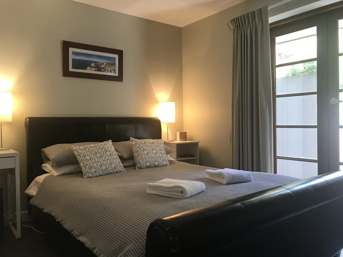 Waikiki Beach Bed And Breakfast Hopeland Екстериор снимка
